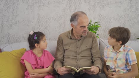 Reading-book.-Grandfather-and-grandchildren-are-reading-books.